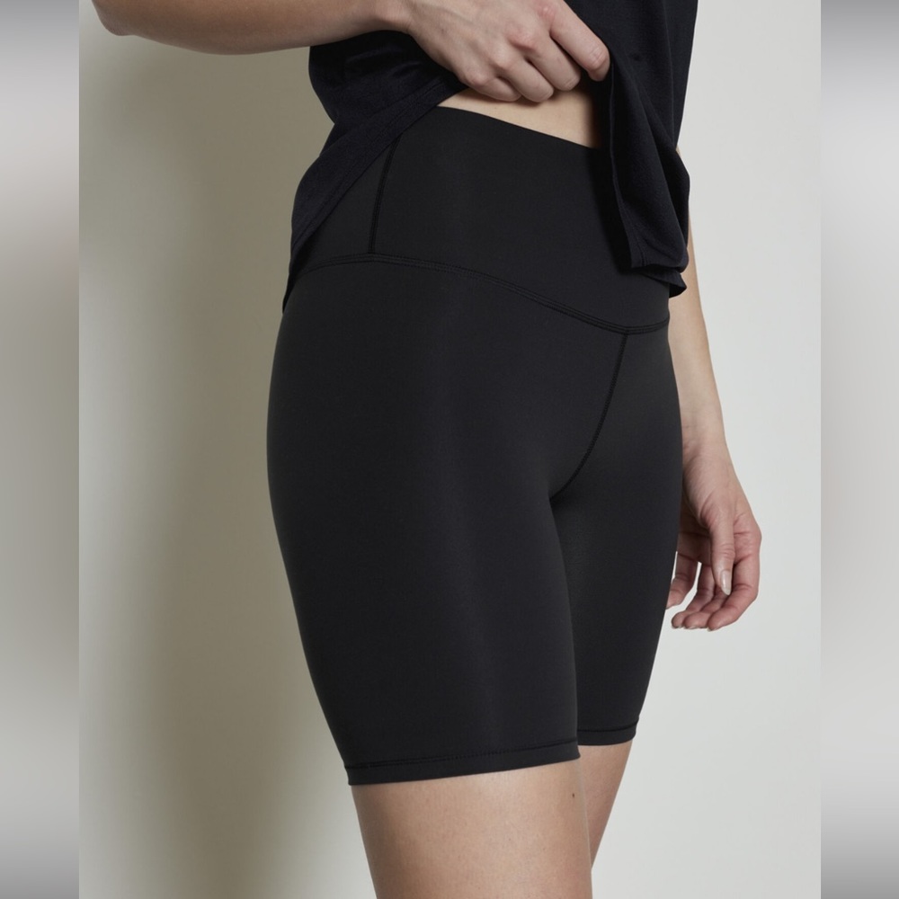 Varley biker shorts 7in